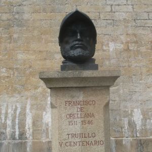 Francisco de Orellana fick en staty fast folk trodde att han ljugit om den civilisation han sett. staty av Francisco de Orellana