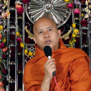 Yksi Myanmarin rohingya-heimonheimon vainoajista on arvostettu buddhalaismunkki Wirathu. 