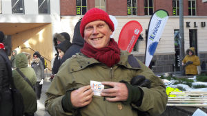Tillsammans med en handfull andra så kallade medborgarvittnen räknar Wallgren demonstranter för att skapa sig en uppfattning om ytterhögerns popularitet. Bilden är inte tagen under självständighetsdagen. Thomas Wallgren