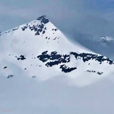 Tamokdalenin Blåbærfjellet huhtikuun lopulla 2019.