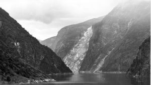 Här ser man hur Langhammaren har rasat i fjorden Tafjordolyckan
