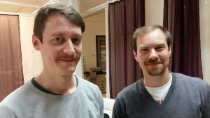 Kompositören Rasmus Hedlund och regissören, producenten och filmfotografen Niklas Kullström Närbild på Rasmus Hedlund och Niklas Kullström