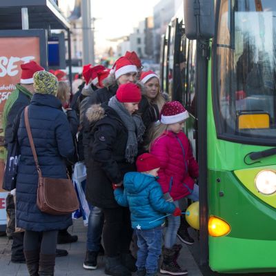 Jyväskylän liikenteessä matkasi viime lauantaina ilmaiseksi 10 000 tonttua.