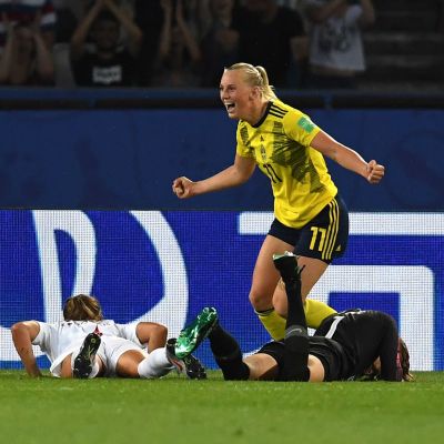 Stina Blackstenius sköt Sverige till semifinal.