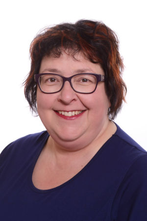 Camilla Renlund säger att det möjligtvis kan vara lättare att få korttidsterapi på svenska än det är att få långtidsterapi Bild på Camilla Renlund