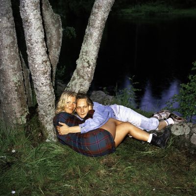 Pari leppien alla, 1996. Jouko Lehtolan sarjasta Nuoret sankarit.
