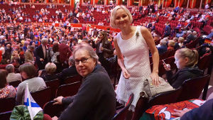 Lotta Wennäkoski perheineen Royal Albert Hallissa. Lotta Wennäkoski perheineen.