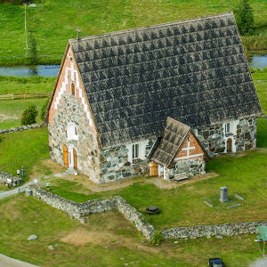 Kuvassa keskiaikainen kivikirkko