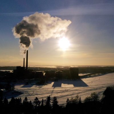 Helenin Salmisaaren voimalaitos.