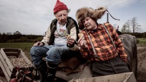 Du och jag och vår åker. Heikki Kinnunen och Sulevi Peltola i Ilosia aikoja, Mielensäpahoittaja. Kverulanten sätter potatis med bästa vännen/grannen.