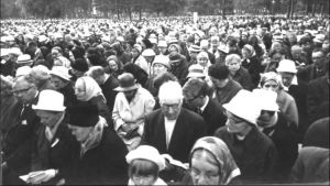 Väckelsemöte i Idensalmi år 1965. Väckelsemöte i Idensalmi år 1965.