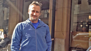 Niklas Engblom är krögare i huvudstadsregionen och han är uppgiven efter regeringens beslut Niklas Engblom