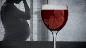nainen raskaana, viinilasi