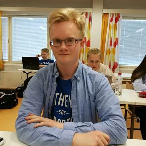I fysikklassen är det ganska jämnt antal flickor och pojkar, säger Kasper Lindberg, andraårsstuderande vid Borgå Gymnasium. Kasper Lindberg, studerande vid Borgå gymnasium