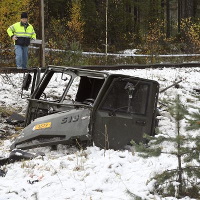 Puolustusvoimien Masi-ajoneuvo törmäsi junaan Raaseporissa torstaina 26. lokakuuta 2017