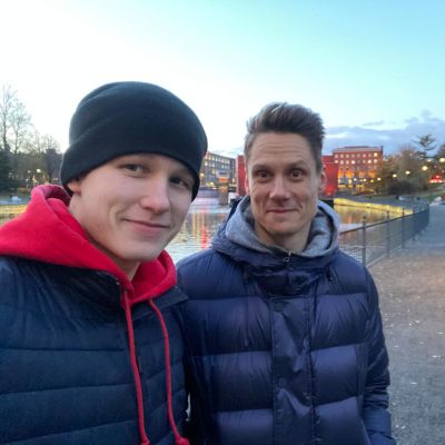 Patrik Puistola ja Pasi Puistola poseeraavat kameralle.