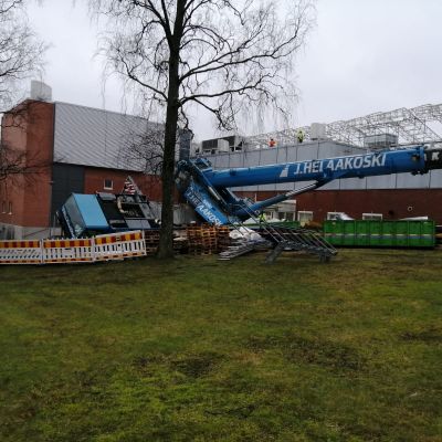 Nosturi kaatui perjantaiaamupäivällä 21.2.2019 Orionin pääkonttorin työmaalla.