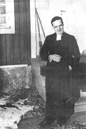 Valdemar Nyman som ung präst på Åland 1929. Valdemar Nyman som nyvigd präst i Finström 1929.