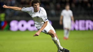 Roman Eremenko var tidigare en av landslagets viktigaste spelare. Roman Eremenko, Finland-Kosovo, hösten 2016.