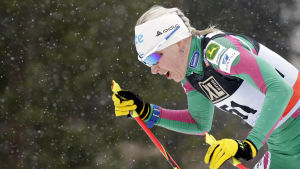Mäkäräinen har tidigare gjort väl ifrån sig även utan vapen på ryggen. Kaisa Mäkäräinen i skidvärldscupen i Lahtis 2014.