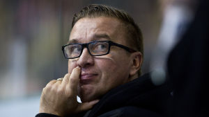 TPS-lotsen Ari-Pekka Selin var inte nöjd med klubbens beslut. Ari-Pekka Selin, TPS tränare, hösten 2016.