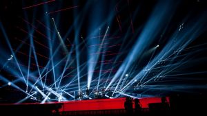 Softengine hade en av de snyggaste ljusnumren i tävlingen. Softengine övar på Eurovisionsscenen.