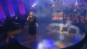Anneli Saaristo laulaa