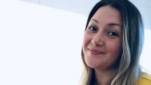 Charlotte Pettersson är projektledare för Juntu. Projektet är treårigt och ska fånga upp unga med ett våldsamt beteende som riskerar radikaliseras. charlotte pettersson