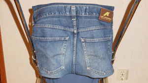 Sittvagn beklädd med jeanstyg. Sittkärra omklädd med gammalt jeanstyg.