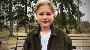 Oliver Brandt. Närbild på Oliver som ser in i kameran