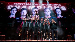 Lontoon majorien mestari Astralis aloittaa vihdoin pelinsä Katowicessa. Astralis voitti Lontoon majorin.