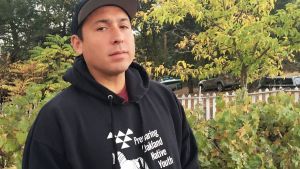 Författaren Tommy Orange är själv medlem i stammarna cheyenne och arapaho i Oakland. Författaren Tommy Orange.