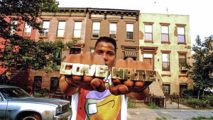 Raheem i filmen Do the Right Thing använder ringar där det står Love och Hate. Filmens budskap är att kärlek och hat konstant står mot varandra, men att kärleken vinner till slut. Raheem i filmen Do the Right Thing av Spike Lee.