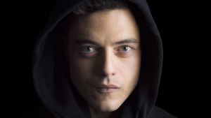 Rami Malek tekee Mr. Robot -sarjassa loistavan roolin Elliot Aldrsonina. // Kuva: Yle / NBCUniversal / Peter Kramer