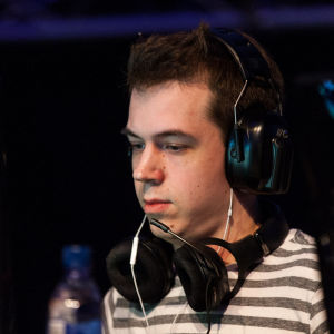 naSu oli hyvässä vireessä de_miragessa. Niko "naSu" Kovanen pelaamassa Lantrek 2015 -tapahtumassa Team Menace.fi -joukkueen kanssa