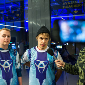 Paranoia eSports CS:GO-joukkueen pelaajia Ylen haastattelussa