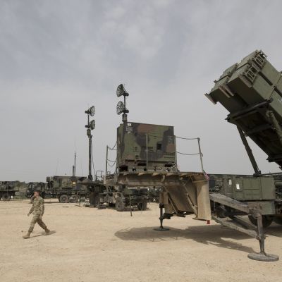 Yhdysvaltain ilmavoimien henkilöstö Patriot-ohjuspuolustusjärjestelmiä Israelin ilmavoimien tukikohdassa maaliskuussa 2018.