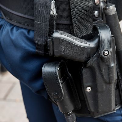 Poliisin virka-ase.