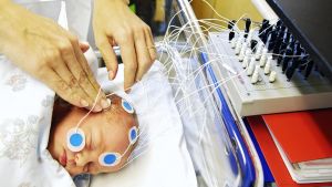 Aivosähkökäyrän mittaus vauvalla
