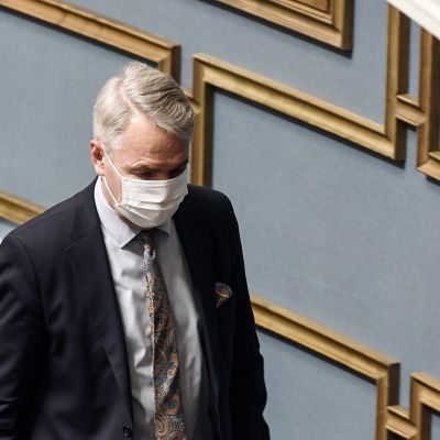 Ulkoministeri Pekka Haavisto poistui hetkeksi eduskunnan täysistunnosta Helsingissä.