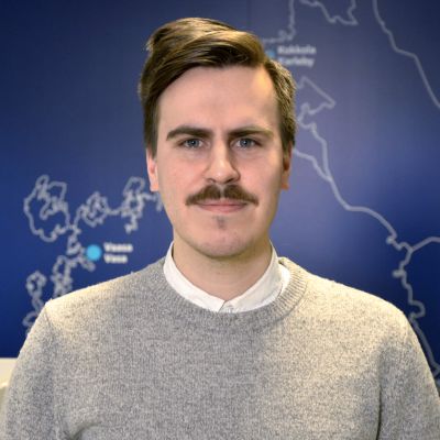 Vaasalainen Matias Mäkynen on kaupunginvaltuutettu , Pohjanmaan sosialidemokraattien puheenjohtaja ja Pohjanmaan maakuntavaltuuston puheenjohtaja.