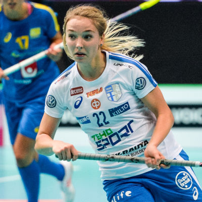 Ella Alanko spelar innebandy för Finlands damlandslag.