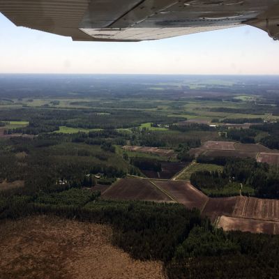 Ilmakuva lentokoneen sisältä