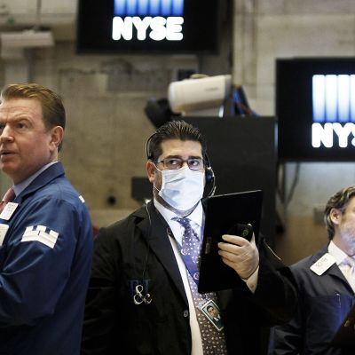 Meklareita New Yorkin pörssissä.