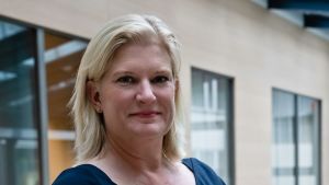 Det är svårt att säga när riskgrupperna kommer att vara vaccinerade, säger Mia Kontio på THL. Mia Kontio, specialist vid THL.