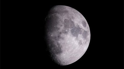 Månen sett från Karis observatorium. OBS! Får användas endast i samband med artikel om Sällskapet Natura