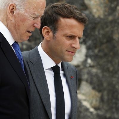 Yhdysvaltain presidentti Joe Biden ja Ranskan presidentti Emmanuel Macron.