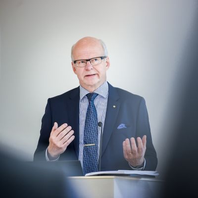 OP:n pääjohtaja Reijo Karhinen.