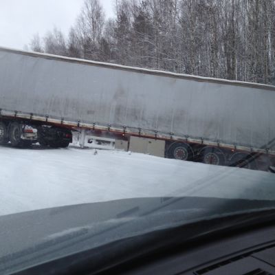 En trafikolycka på riksväg åtta mellan Ytterjeppo och Kovjoki i Nykarleby.