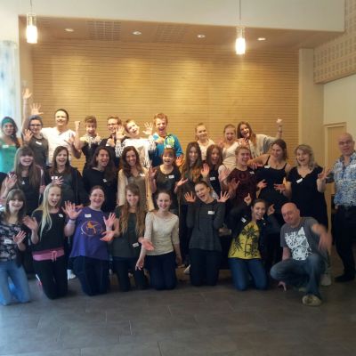 Uusi eurooppalainen YES Voices -nuorisokuoro on koolla Seinäjoella kuoronjohtajineen.